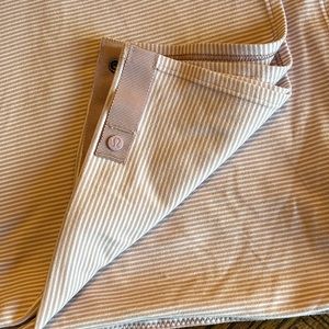 Lululemon Scarf/Wrap - Lilac striped